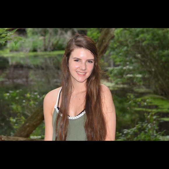 Meet your Posher, Emily - Picture 3 of 4